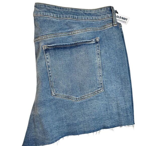 NWT Old Navy Plus Size OG Straight High Rise Raw Hem Denim Shorts - Size 26W - Picture 7 of 9